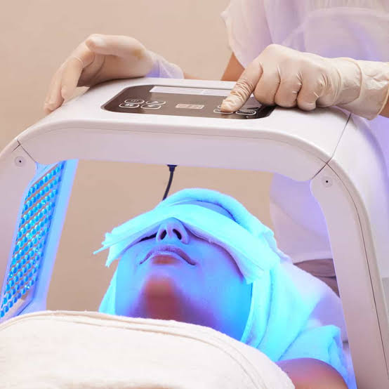 LED light therapy sessions - Image 2